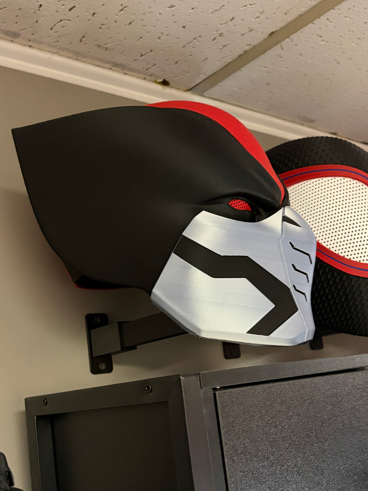 Ultimate Wolverine Helmet / Mask