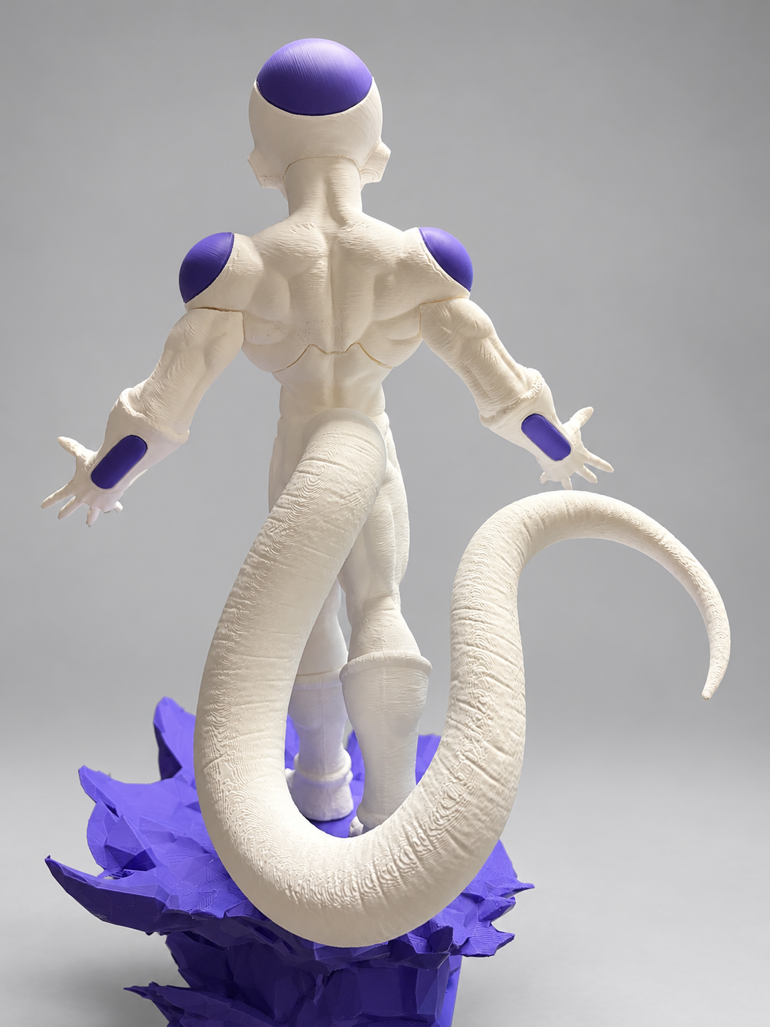 Frieza rear view with sweeping tail